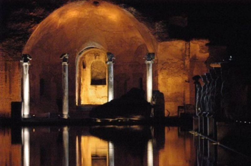 villa adriana di notte