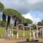 La_colonnade_du_Canope_(Villa_Adriana,_Tivoli)_(5888639839)