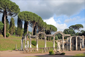 La_colonnade_du_Canope_(Villa_Adriana,_Tivoli)_(5888639839)