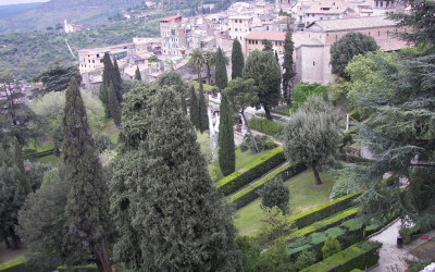 Villa_d'Este_garden_and_Tivoli